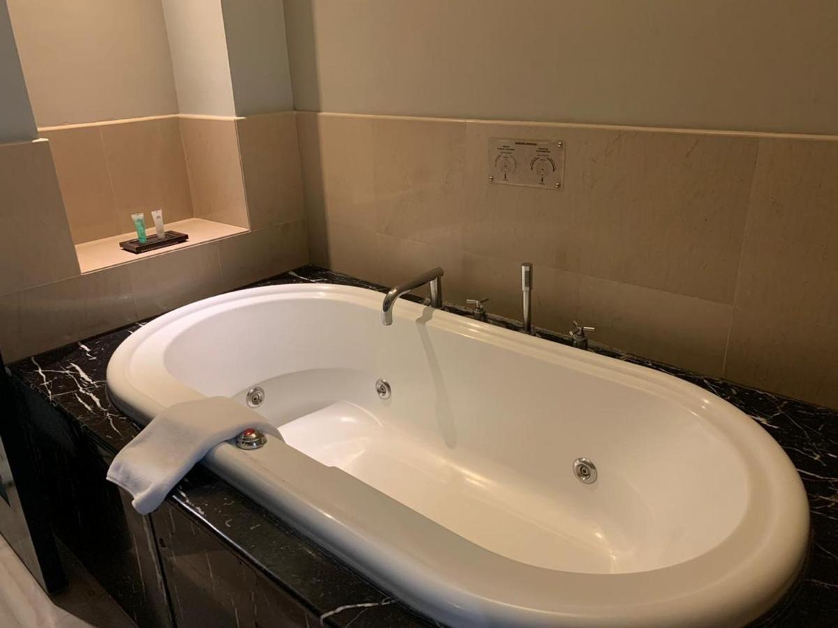 Surya Hotel & Cottages Prigen Esterno foto