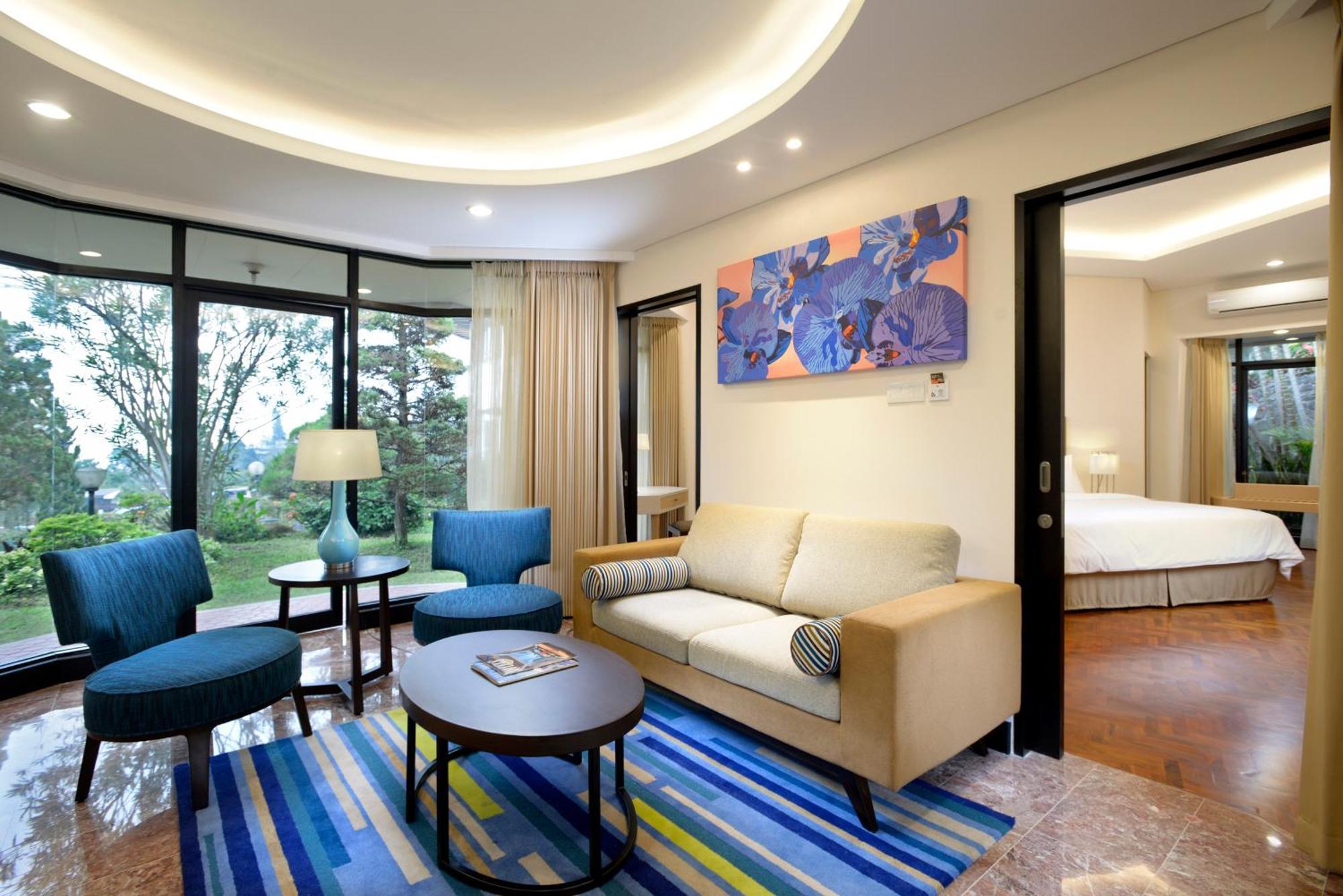 Surya Hotel & Cottages Prigen Esterno foto
