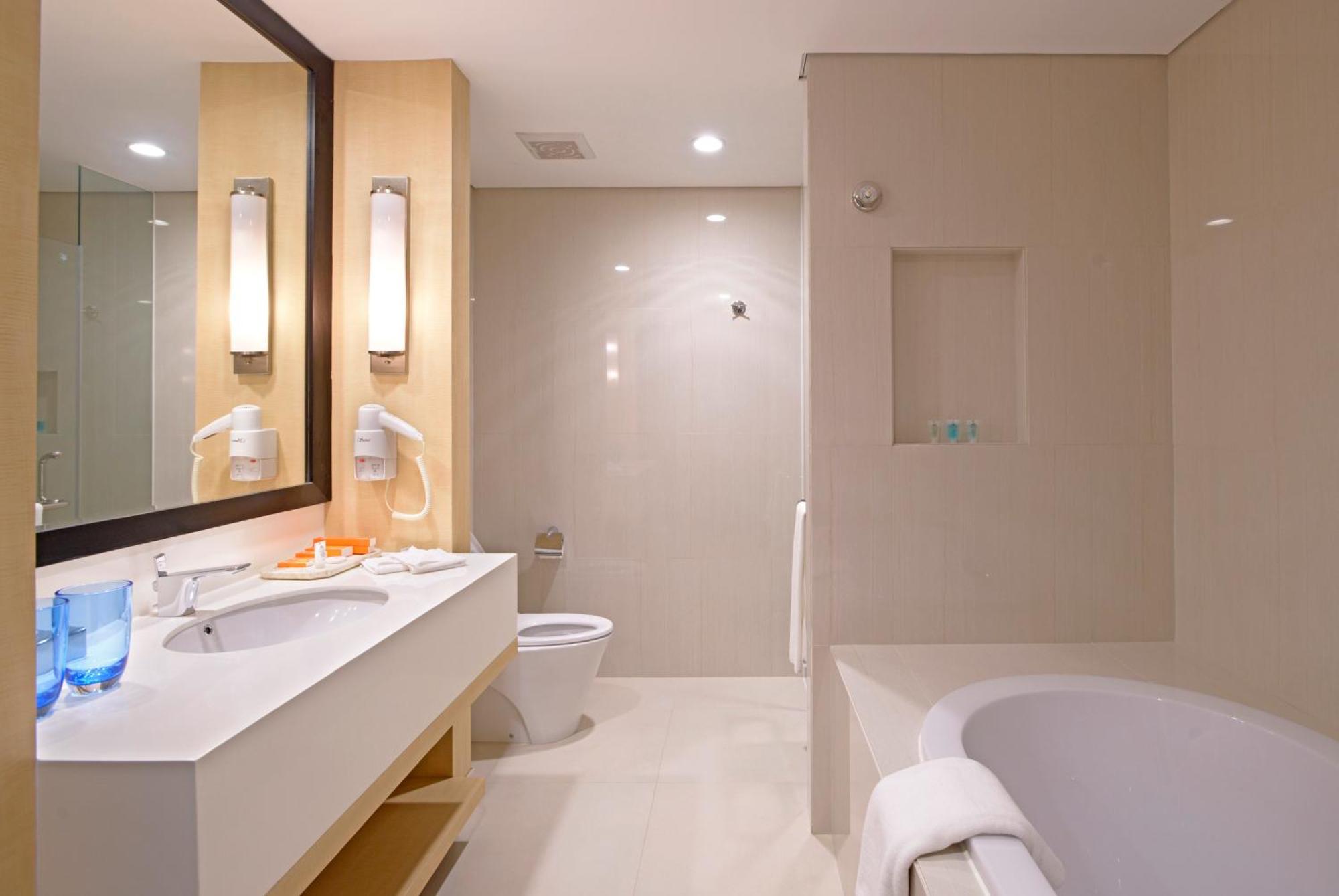 Surya Hotel & Cottages Prigen Esterno foto