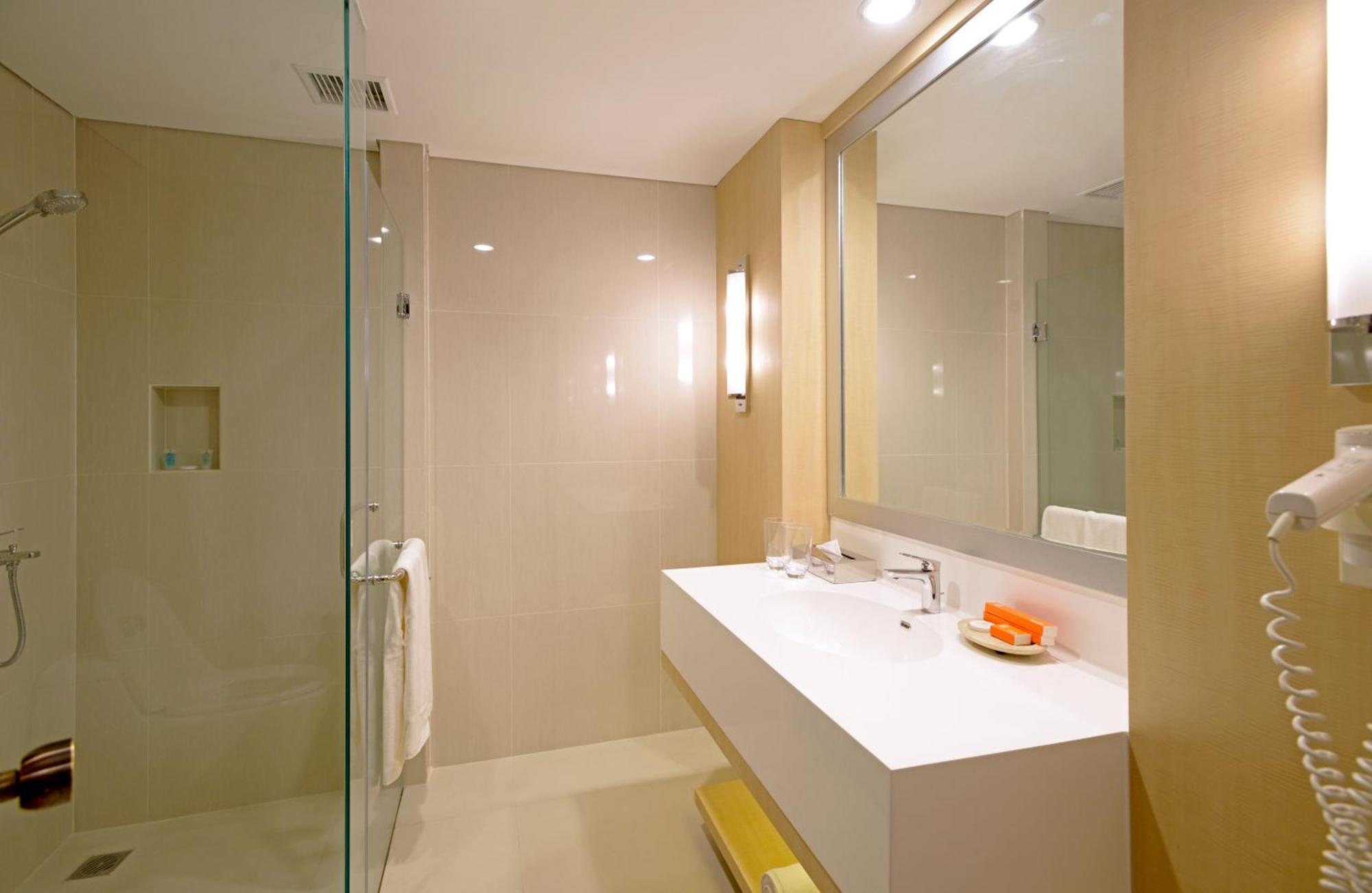 Surya Hotel & Cottages Prigen Esterno foto