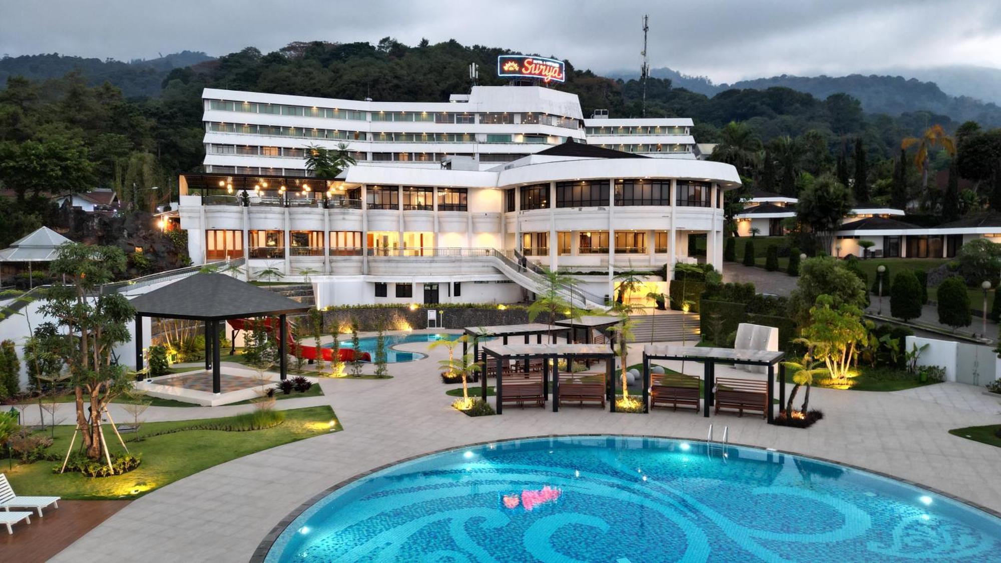 Surya Hotel & Cottages Prigen Esterno foto