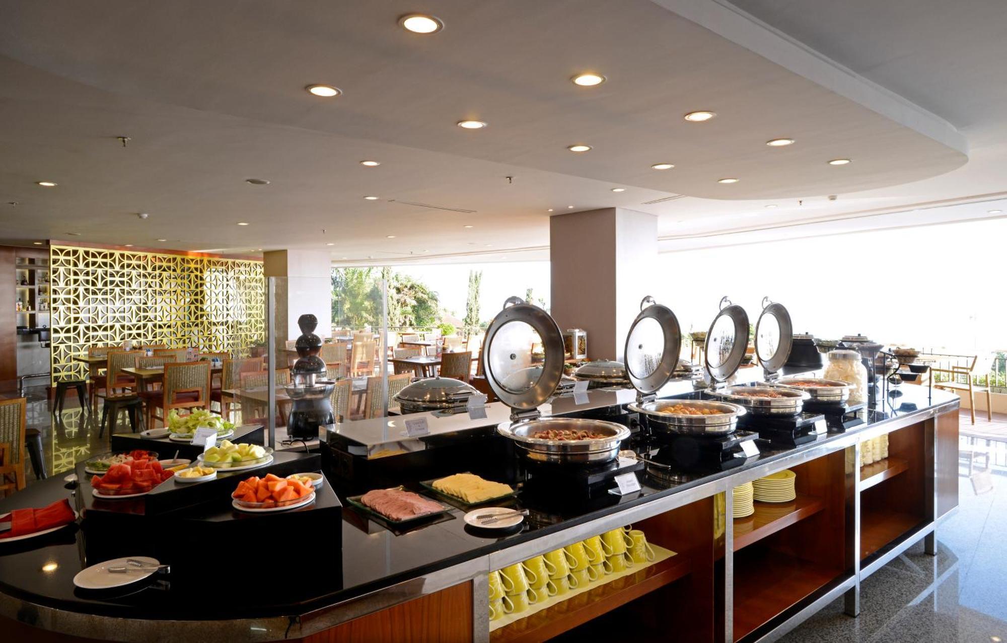 Surya Hotel & Cottages Prigen Esterno foto