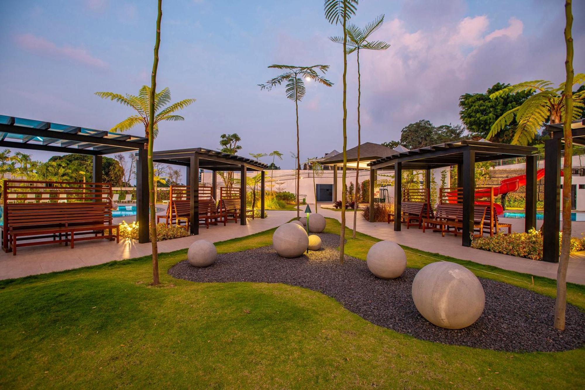 Surya Hotel & Cottages Prigen Esterno foto