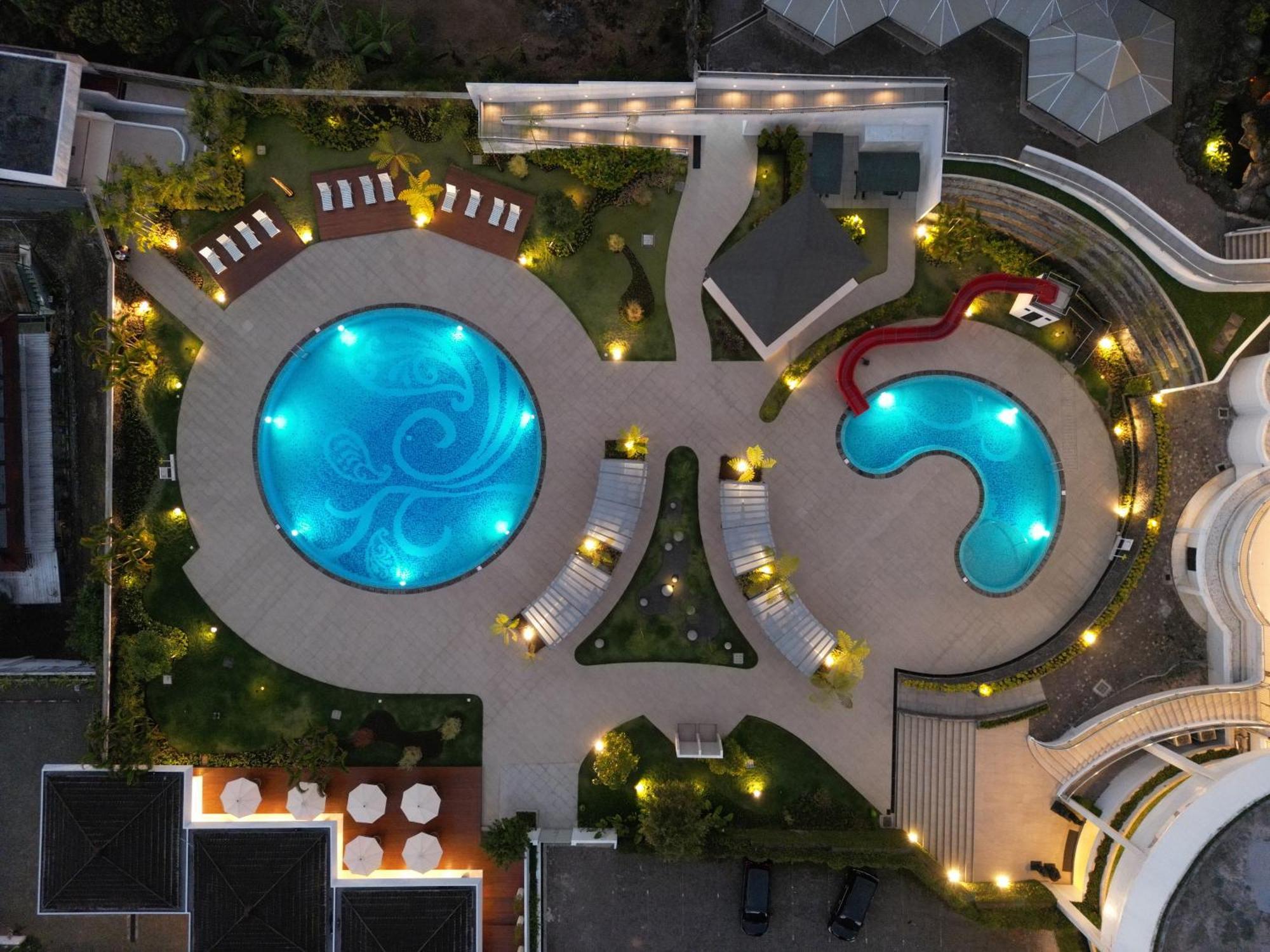 Surya Hotel & Cottages Prigen Esterno foto