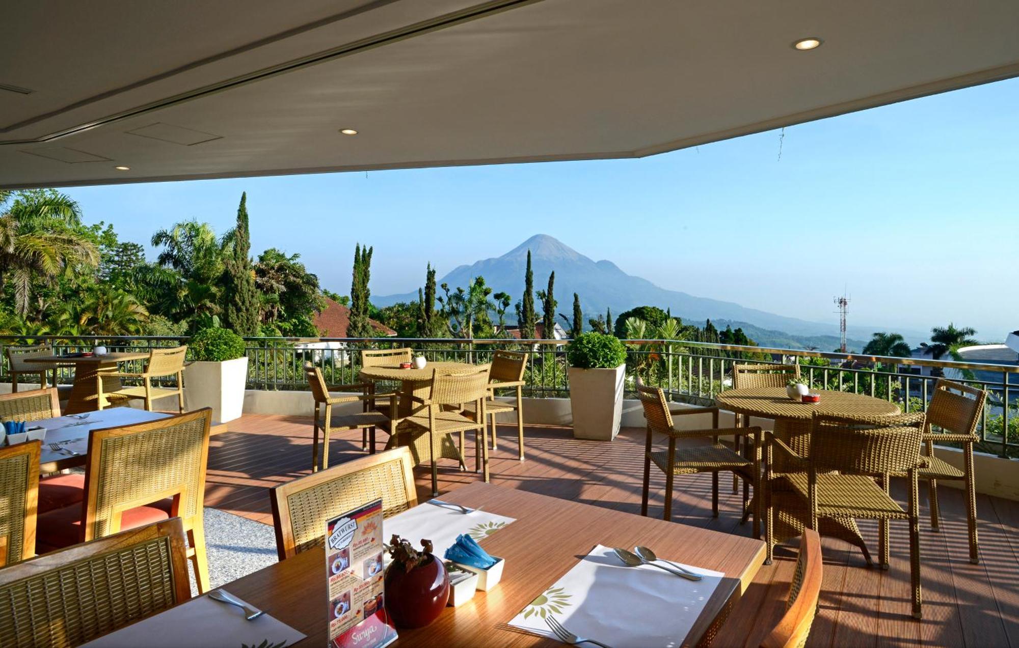 Surya Hotel & Cottages Prigen Esterno foto