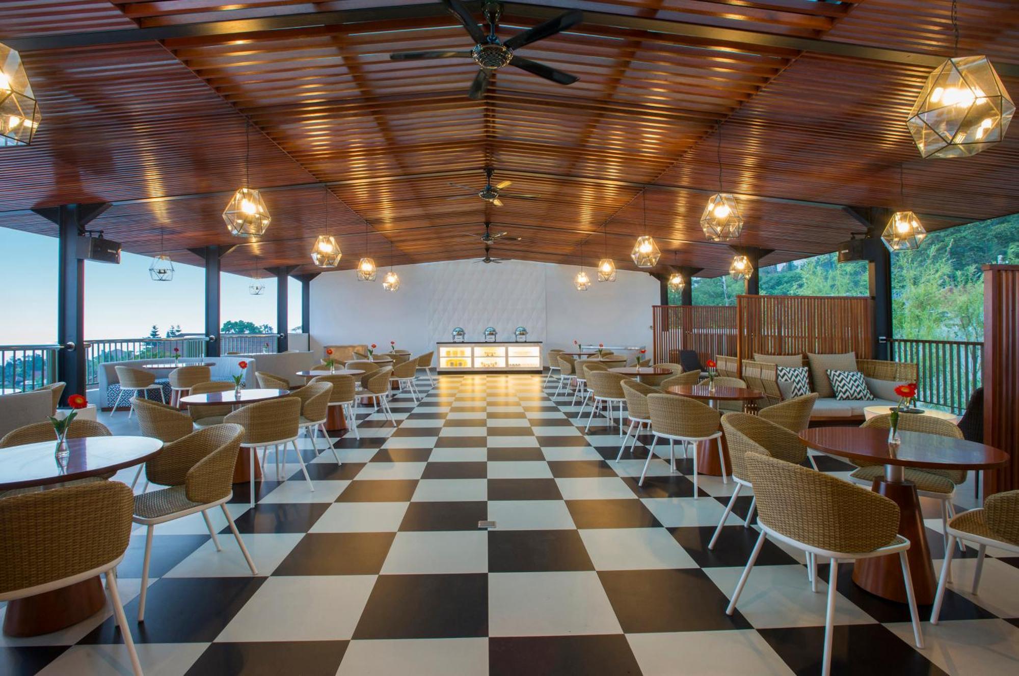Surya Hotel & Cottages Prigen Esterno foto