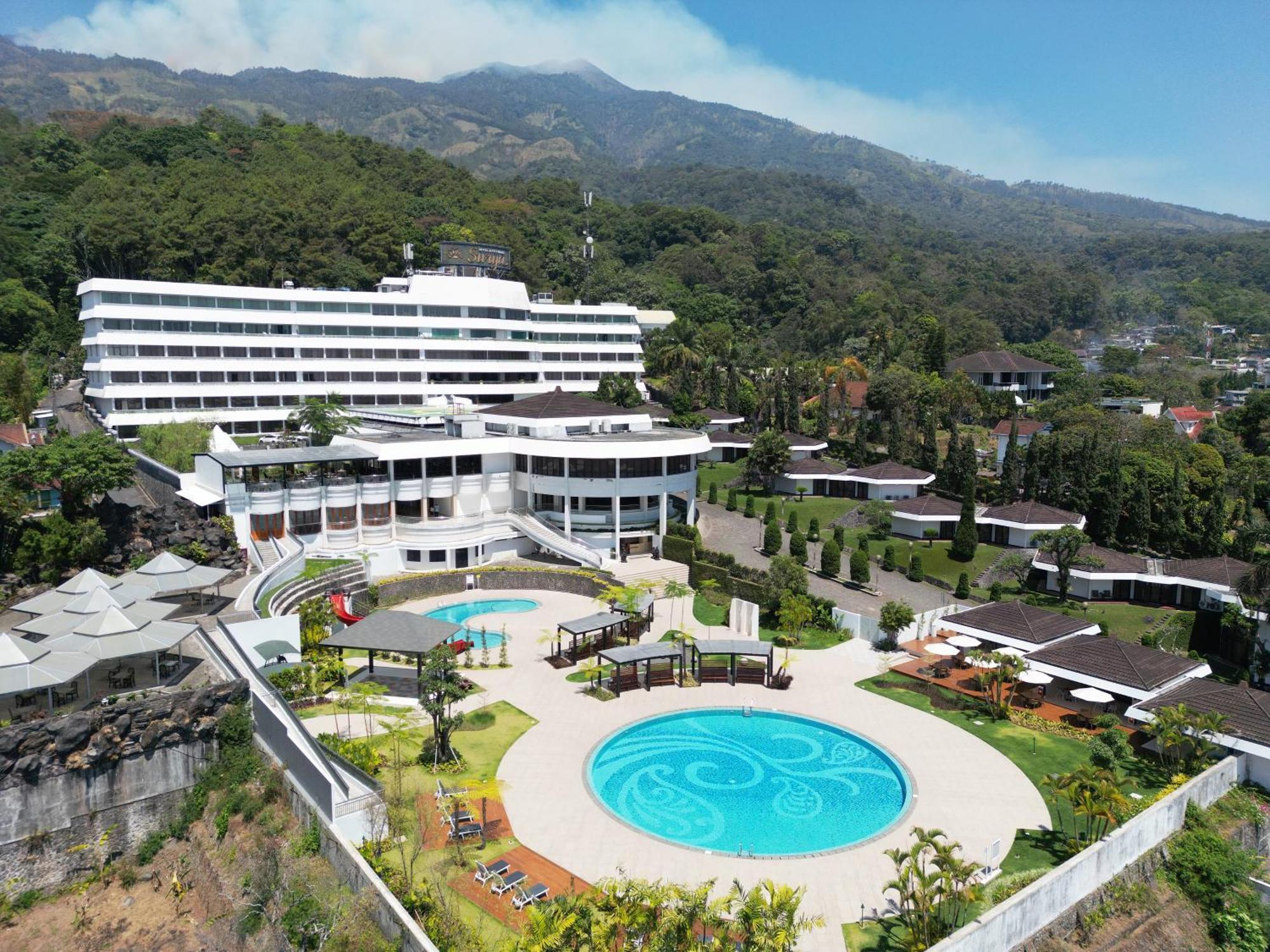 Surya Hotel & Cottages Prigen Esterno foto