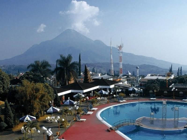 Surya Hotel & Cottages Prigen Esterno foto