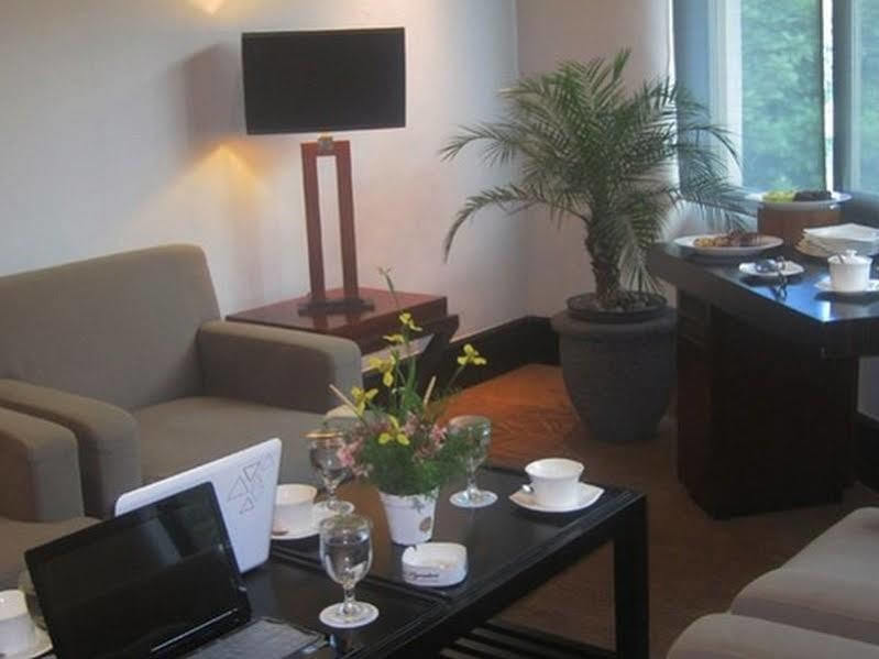 Surya Hotel & Cottages Prigen Esterno foto